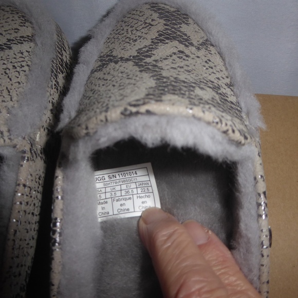 🎈FINAL SALE 🎈UGG Lane Sheepskin Slip On Mule Snake Embossed NEW * - Picture 7 of 10